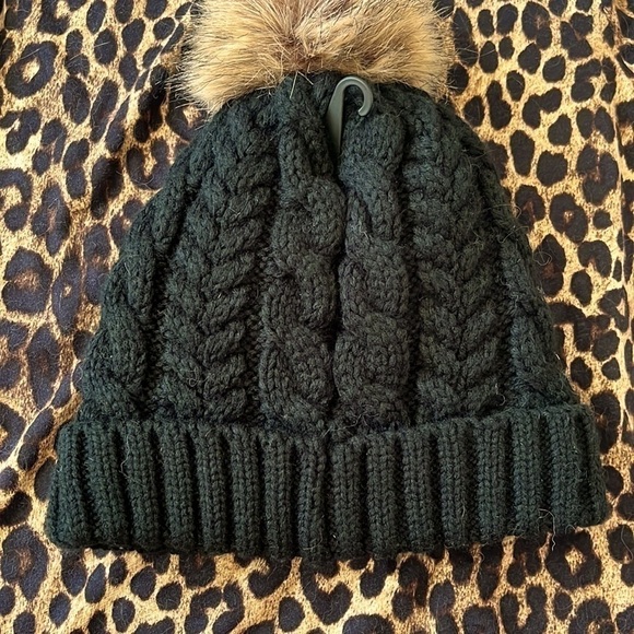 Brand New Timberland Black Cable Knit Beanie Hat Pom Cozy Fleece Lining Winter main image 4
